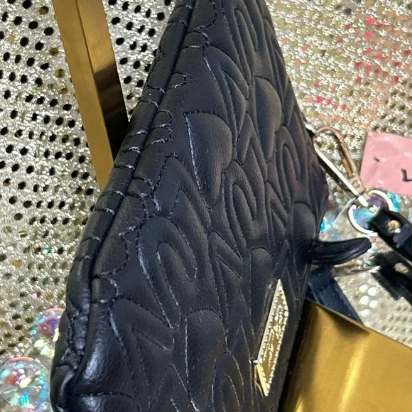 Betsey Johnson Black Quilted 'Luv' Wristlet Clutch Approx. 8 x 5 - Picture 9 of 12